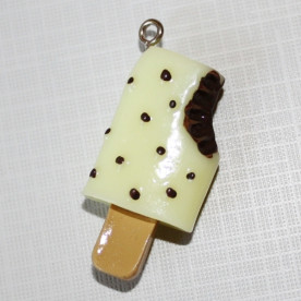 Пластикова підвіска "Ескімо" кремового кольору, 44х20х11 мм, 1 шт