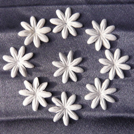 Набор 10 белых цветочков из тутовой бумаги, 3 см
