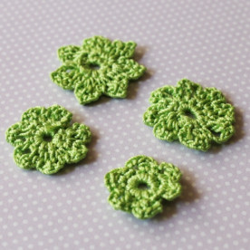 Набор вязаных цветочков зеленого цвета, 2 - 3 см, 4 шт