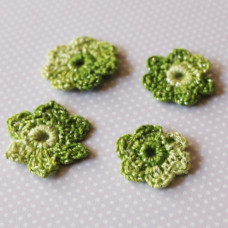 Набор вязаных цветочков зеленого цвета с серебристой нитью, 2 - 3 см, 4 шт