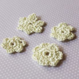 Набор вязаных цветочков кремового цвета, 2 - 3 см, 4 шт
