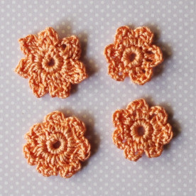 Набор вязаных цветочков персикового цвета, 2 - 3 см, 4 шт