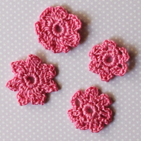 Набор вязаных цветочков розового цвета, 2 - 3 см, 4 шт