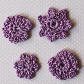 Набор вязаных цветочков фиолетового цвета, 2 - 3 см, 4 шт