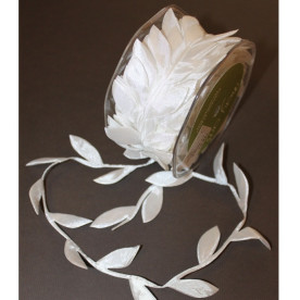 Стрічка з великими листками від May Arts, колір білий, 90 см