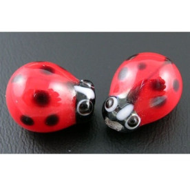 Стеклянная бусина "Божья коровка" красного цвета 13х10х8 мм, 1 шт