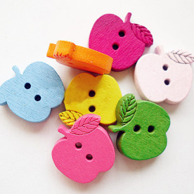 Набор разноцветных деревянных пуговиц в форме яблочек, 10 шт, 16х17 мм