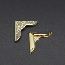 Куточок металевий для блокнотів і альбомів, колір золото, 1 шт,  24х24х3мм