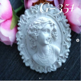 Прикраса з гіпсу, Брошка з дамою 351, 55х45 мм, Decor Kram
