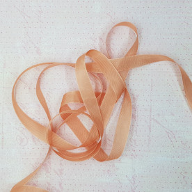 Шебби-лента Seam Binding Hug Snug 2.0, 14 мм, 90 см, цвет HSNG-143