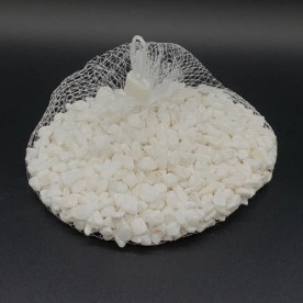 Декоративные камушки, белый, дробленые полированные, около 130 гр