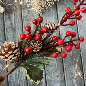 Новорічна бутоньєрка, Сосна з ягодами з шишками, близько 36 см