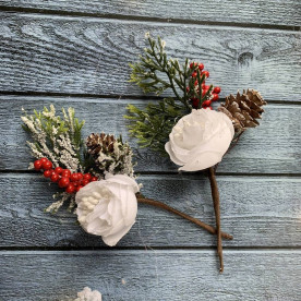 Новорічна бутоньєрка, Біла квітка з блиском, близько 16 см