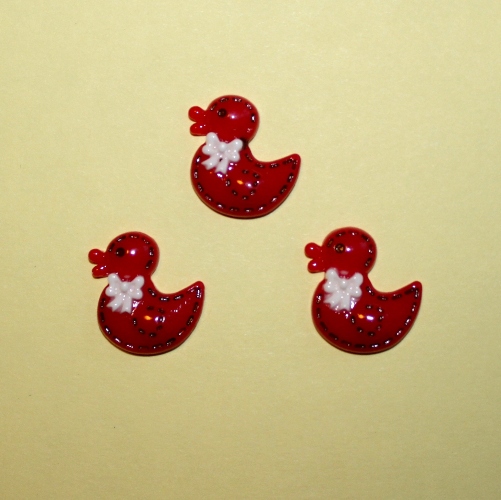 Пластиковое украшение "Утенок" красного цвета, 20х18х4 мм, 1 шт