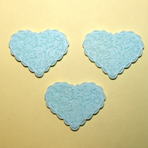 Прикраса плоске серце 40х32х3 мм блакитного кольору, 1 шт