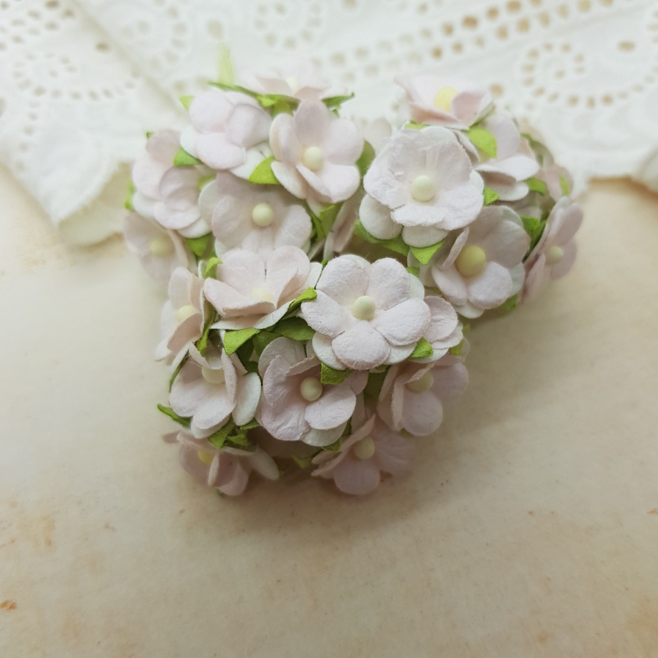 Набор из 10 декоративных цветков Sweetheart бледно розового цвета, 15 мм