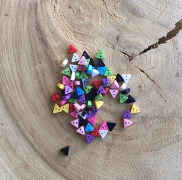 Набір різнокольорових гудзичків Трикутник, 10 шт, розмір 6 мм