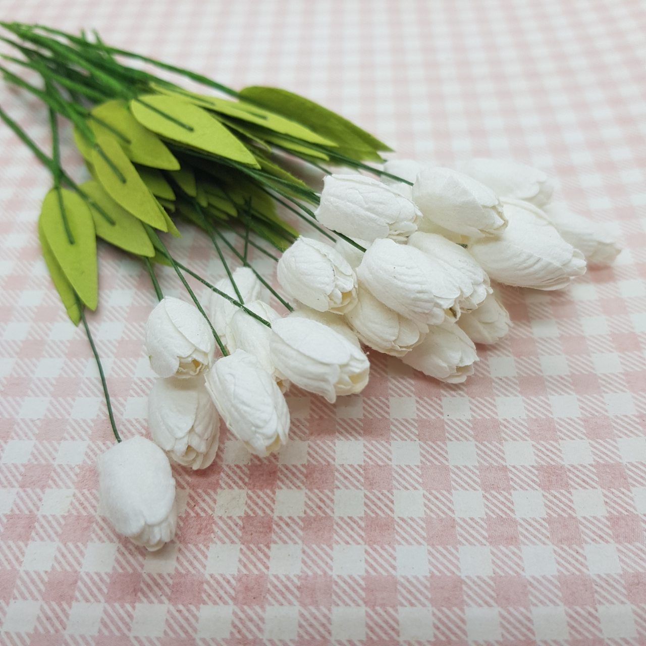 Тюльпан белый на стебле, 1.25 см, 1 шт.