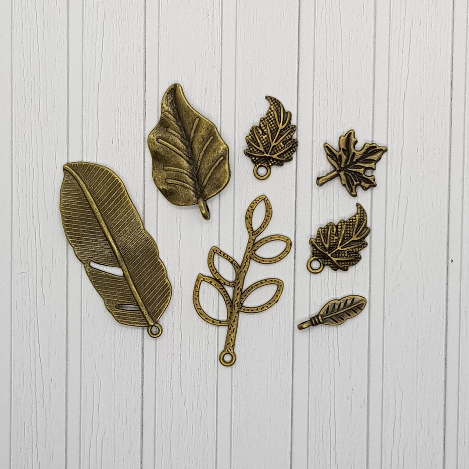Набір металевих підвісок Листочки, антична бронза, 7 шт.