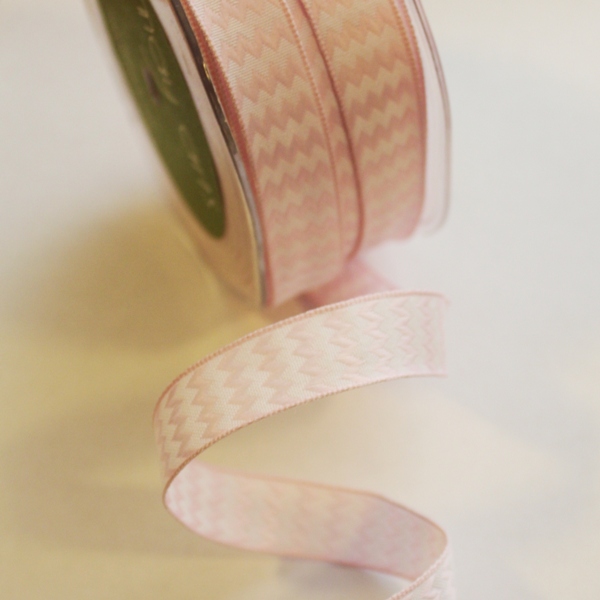 Лента Chevron Stripes Pink от компании May Arts, 90 см