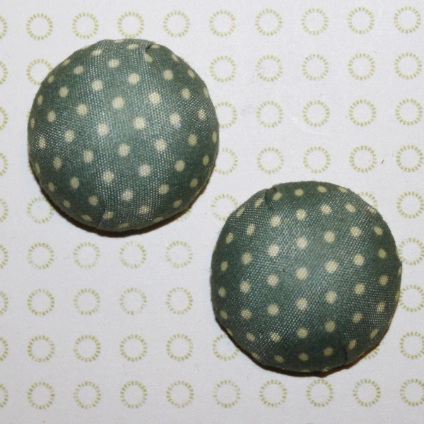 Тканинний кабошон оливкового кольору в горошок, 26х12 мм, 1 шт