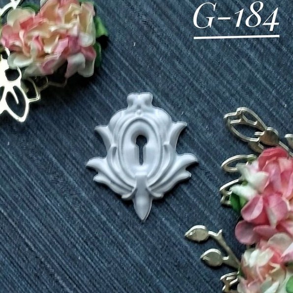 Украшение из гипса, Вензель скважина 184, 40х35 мм, Decor Kram