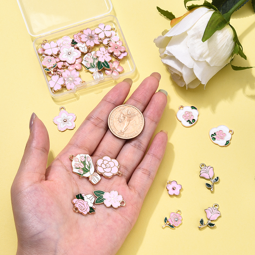 Набор подвесок с эмалью Розовые цветы, светлое золото, 15 штук, 11-25 мм