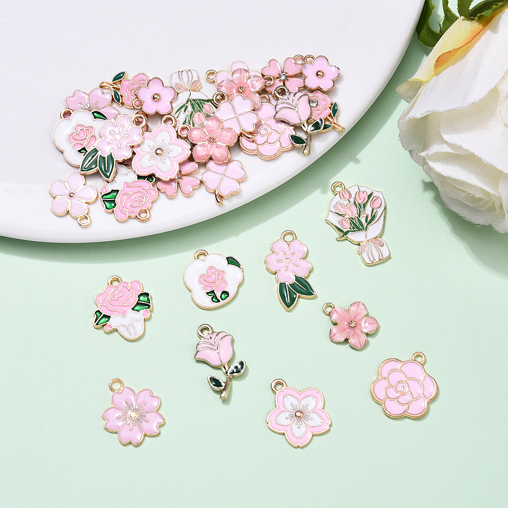 Набор подвесок с эмалью Розовые цветы, светлое золото, 15 штук, 11-25 мм
