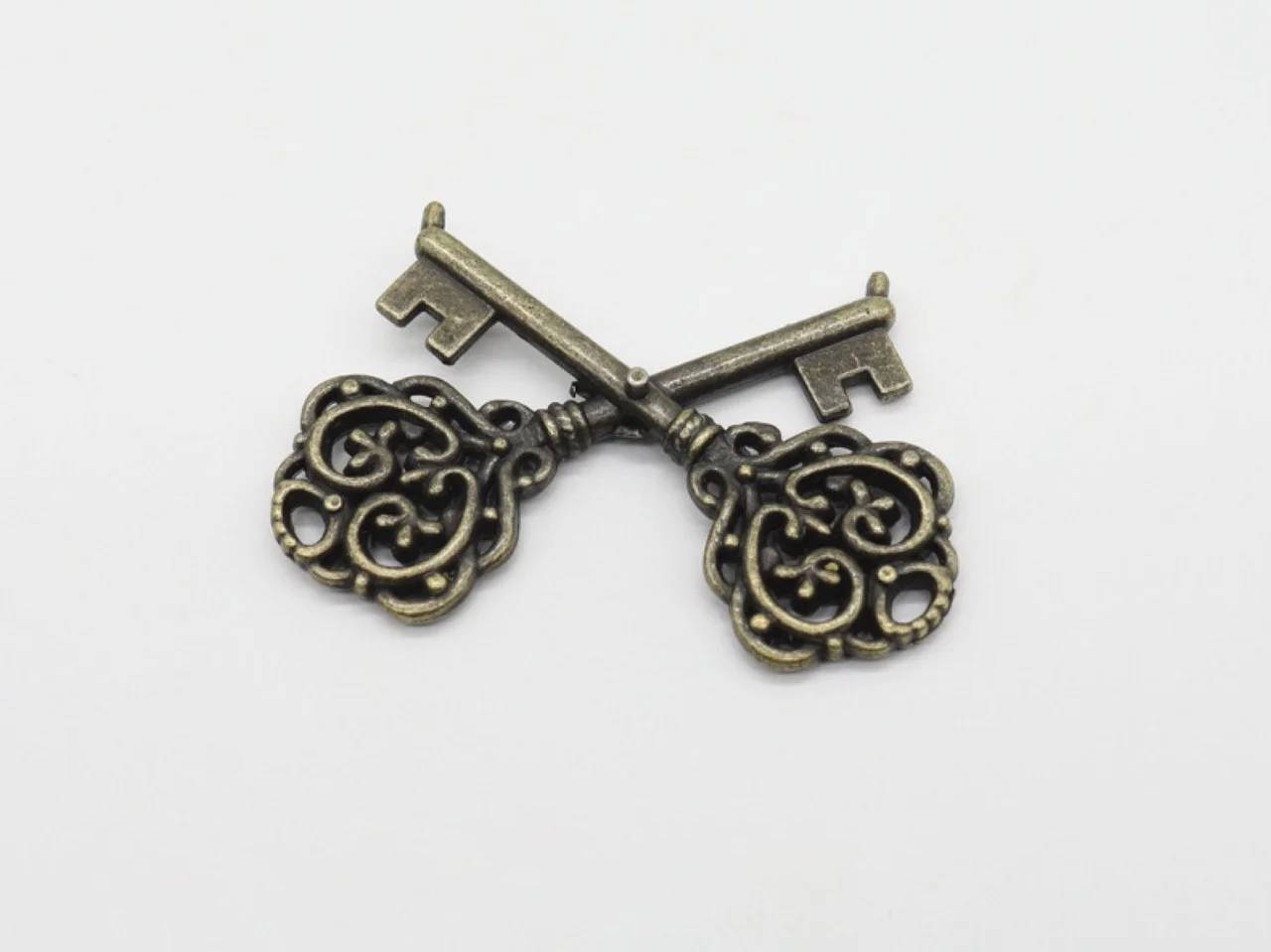 Два скрещенных ключа, метал, состаренная бронза, 61х42мм