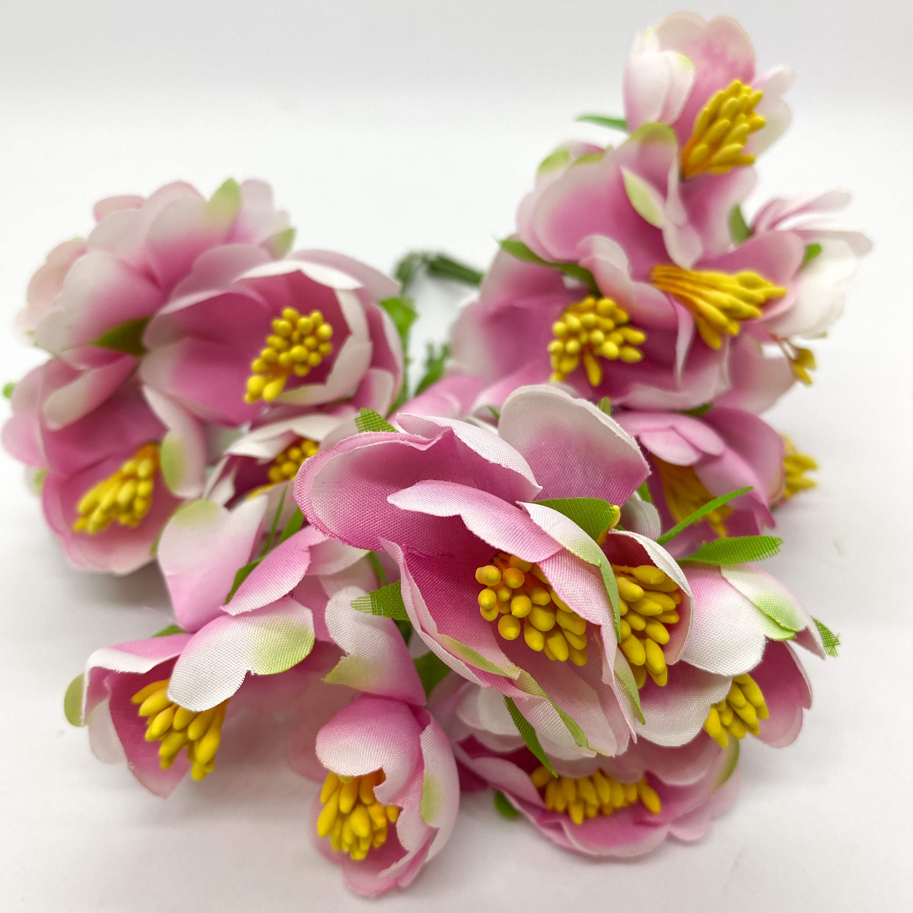 Набор тканевых декоративных цветочков, розовый с зеленым, 6 шт.