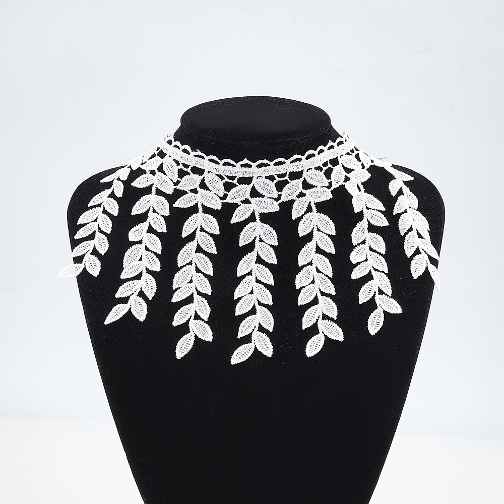 Мереживо Листочки, ширина 11 см, довжина 30 см