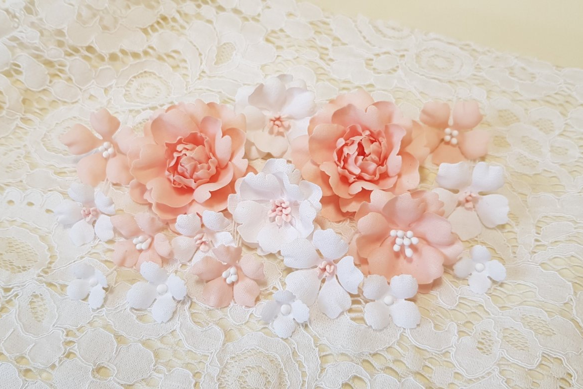 Набір декоративних тканинних квітів, персиково-білий, 1,5 см - 4,5 см, 18 од.